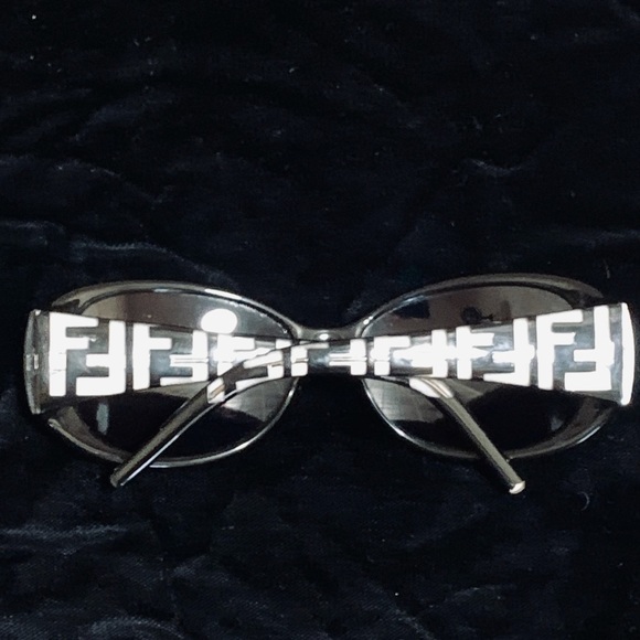 Fendi vintage FS407 logo sunglasses - Picture 10 of 14
